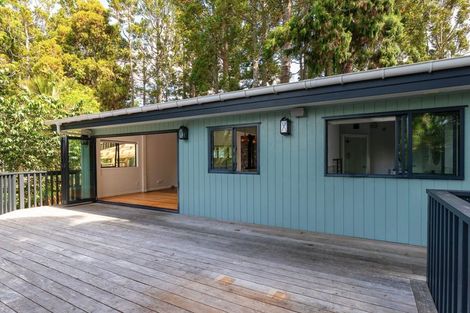 Photo of property in 44 Hollywood Avenue, Titirangi, Auckland, 0604
