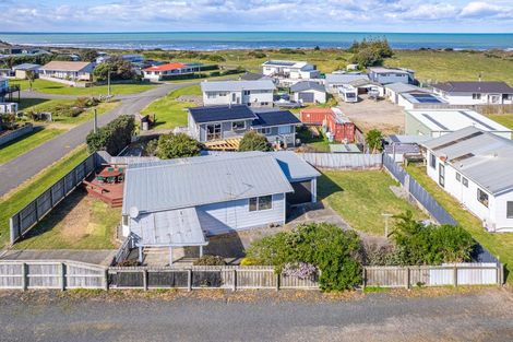 Photo of property in 25 Nukumaru Parade, Waiinu Beach, Whanganui, 4588