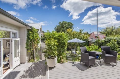 Photo of property in 43 King Edward Parade, Devonport, Auckland, 0624