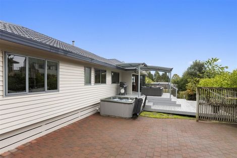 Photo of property in 24 Capricorn Place, Kawaha Point, Rotorua, 3010