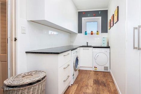 Photo of property in 4 Birman Close, Half Moon Bay, Auckland, 2012