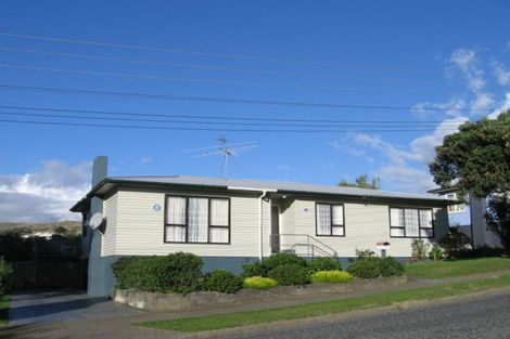 Photo of property in 17 Sievers Grove, Cannons Creek, Porirua, 5024