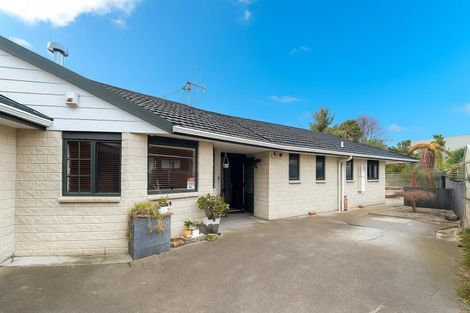 Photo of property in 4a Brett Place, Takaro, Palmerston North, 4412