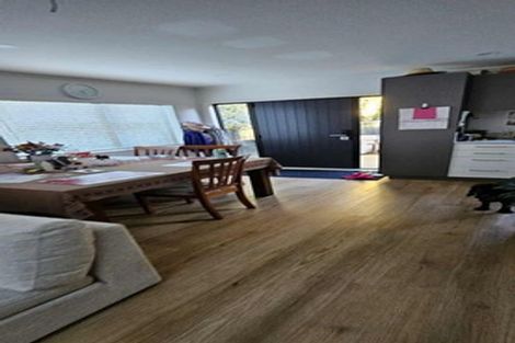 Photo of property in 2/99 Konini Road, Titirangi, Auckland, 0604