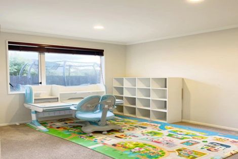 Photo of property in 18 Huntington Park Drive, Greenhithe, Auckland, 0632