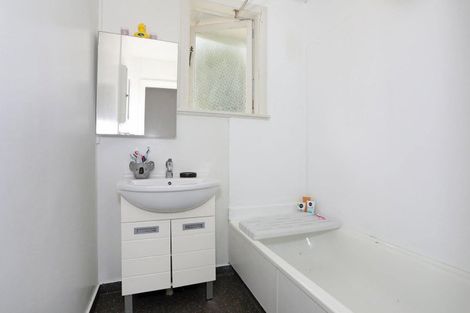 Photo of property in 34 Ahuru Street, Marton, 4710