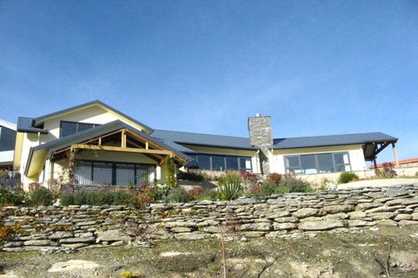 Photo of property in 5 Milward Place, Kelvin Heights, Queenstown, 9300