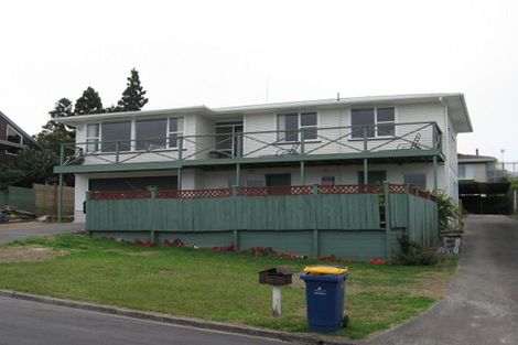 Photo of property in 5a Hanson Place, West Harbour, Auckland, 0618