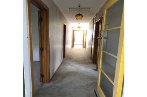 Photo of property in 92 Millbrook Road, Henderson, Auckland, 0612