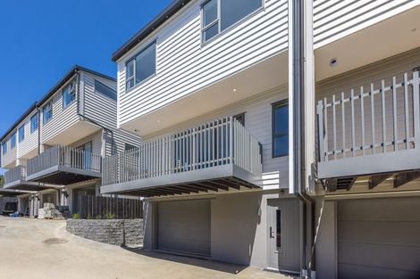 Photo of property in 3/94 Target Road, Totara Vale, Auckland, 0629