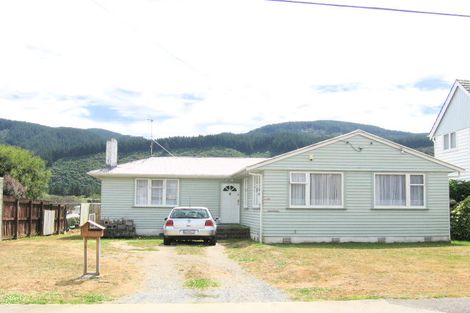 Photo of property in 18 Courtenay Road, Heretaunga, Upper Hutt, 5018