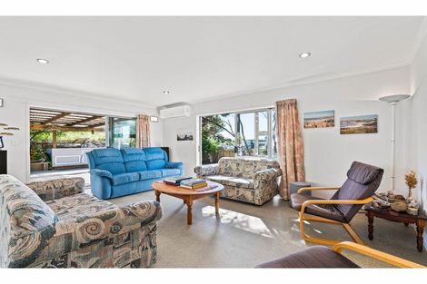 Photo of property in 11 Seabreeze Road, Mangawhai Heads, Mangawhai, 0505