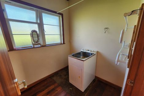 Photo of property in 41 Queensway, Three Kings, Auckland, 1024