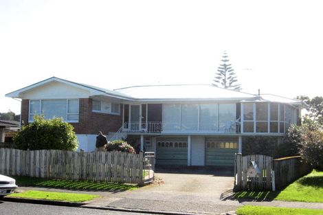 Photo of property in 74 Grande Vue Road, Hillpark, Auckland, 2102