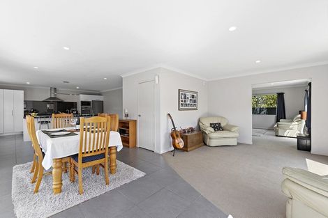 Photo of property in 218 Schnapper Rock Road, Schnapper Rock, Auckland, 0632