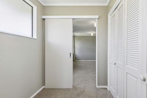 Photo of property in 37 Saunders Close, Whitby, Porirua, 5024