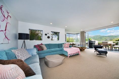 Photo of property in 21 Rayner Road, Piha, New Lynn, 0772