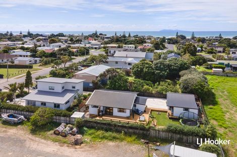 Photo of property in 68 The Crescent, Waihi Beach, 3611