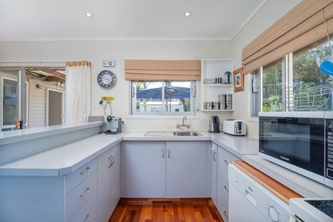 Photo of property in 30 Oyster Drive, Cooks Beach, Whitianga, 3591