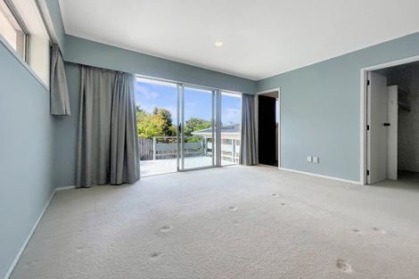Photo of property in 18 Makepiece Place, Chatswood, Auckland, 0626