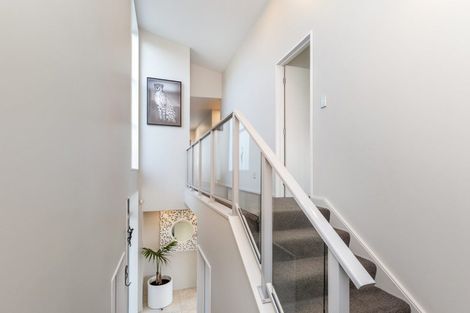 Photo of property in 5 Peregrine Close, Mount Pleasant, Christchurch, 8081