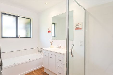 Photo of property in 19 Hamlet Lane, Heathcote Valley, Christchurch, 8022