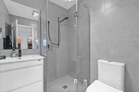 Photo of property in 5/1a Royal View Road, Te Atatu South, Auckland, 0610