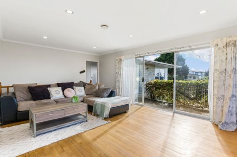Photo of property in 33 Chatsworth Crescent, Pakuranga Heights, Auckland, 2010