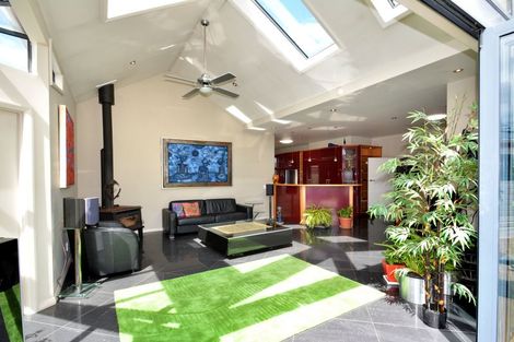 Photo of property in 85 Hargest Crescent, Saint Clair, Dunedin, 9012