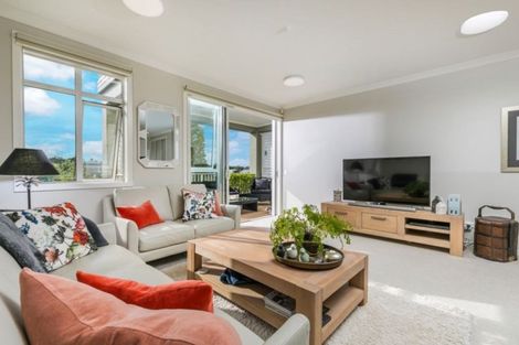 Photo of property in 6 Rewa Rewa Lane, Orewa, 0931