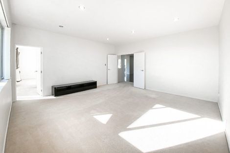 Photo of property in 21 Loughros Place, Pinehill, Auckland, 0632