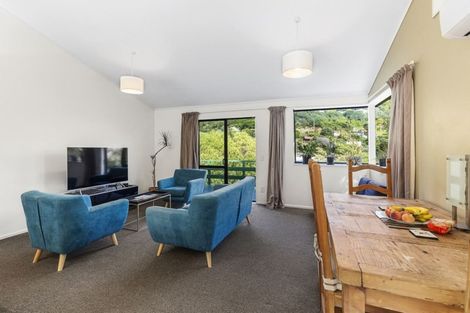 Photo of property in 9a Bourbon Terrace, Karori, Wellington, 6012