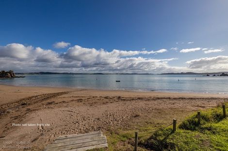 Photo of property in 20 Du Fresne Place, Russell, 0202