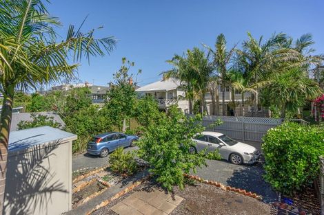 Photo of property in 96 Calliope Road, Stanley Point, Auckland, 0624
