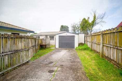 Photo of property in 2/73 Etherton Drive, Weymouth, Auckland, 2103