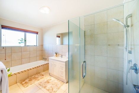 Photo of property in 21 Cleveland Heights, Kelvin Grove, Palmerston North, 4414