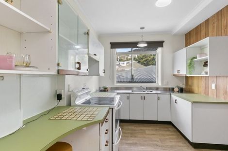 Photo of property in 16 Richmond Avenue, Karori, Wellington, 6012