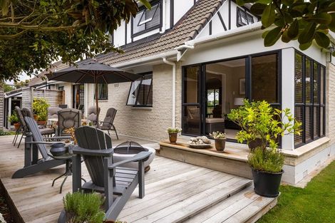 Photo of property in 1 Earl Place, Hokowhitu, Palmerston North, 4410