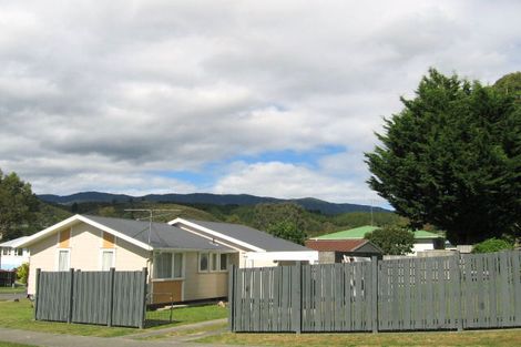 Photo of property in 33 Speargrass Grove, Timberlea, Upper Hutt, 5018