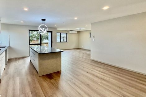 Photo of property in 9a Darren Crescent, Half Moon Bay, Auckland, 2012
