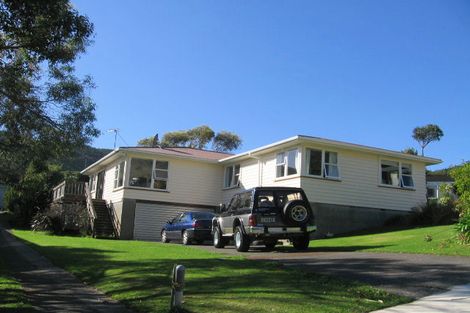 Photo of property in 7 Wilmshurst Place, Tawa, Wellington, 5028