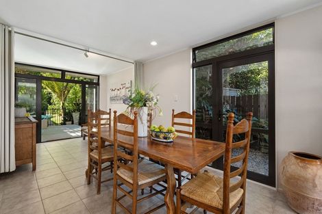 Photo of property in 2/222 Forrest Hill Road, Forrest Hill, Auckland, 0620