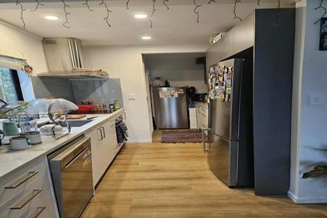 Photo of property in 2/99 Konini Road, Titirangi, Auckland, 0604