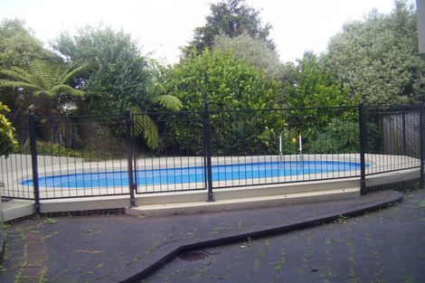 Photo of property in 8a The Rosebowl, Sunnyhills, Auckland, 2010