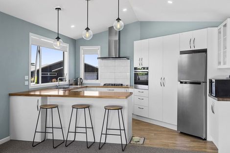 Photo of property in 3 Kapurau Lane, Merrilands, New Plymouth, 4312