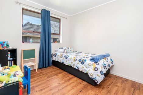 Photo of property in 1/3 Tyrian Close, Half Moon Bay, Auckland, 2012