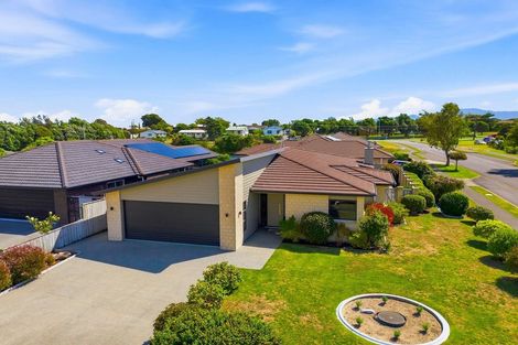 Photo of property in 2 Pearson Place, Paraparaumu, 5032