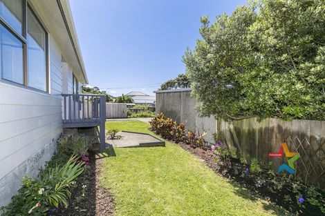 Photo of property in 178 Queens Drive, Lyall Bay, Wellington, 6022