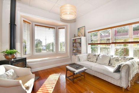 Photo of property in 1/9 Cresta Avenue, Beach Haven, Auckland, 0626