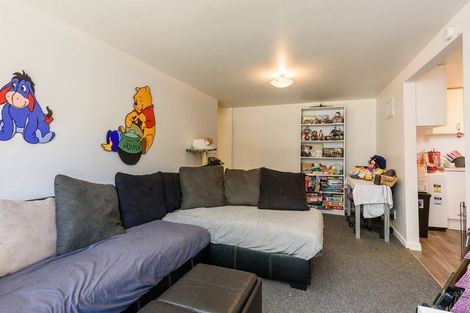 Photo of property in 6 Epsom Way, Karori, Wellington, 6012